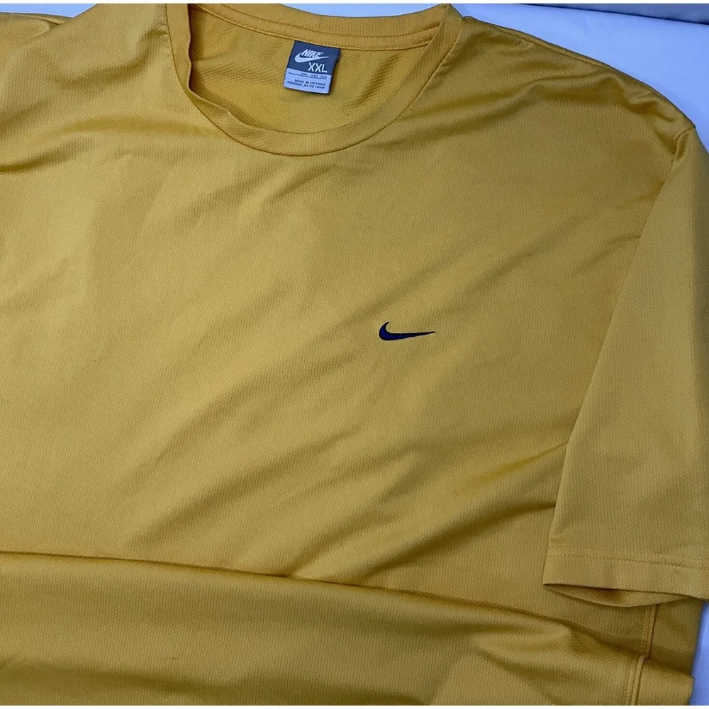 Vintage Nike Shirt Men Sz 2XL Crewneck Tee Embroidered Mini Swoosh Yellow Y2K